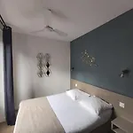 Eiffel Kensington Hotel 2*
