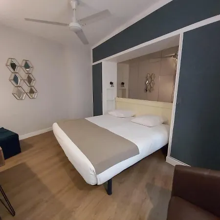 에펠 켄싱턴 파리