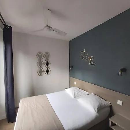 Eiffel Kensington Hotel 2*