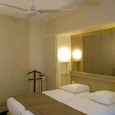Eiffel Kensington 2*