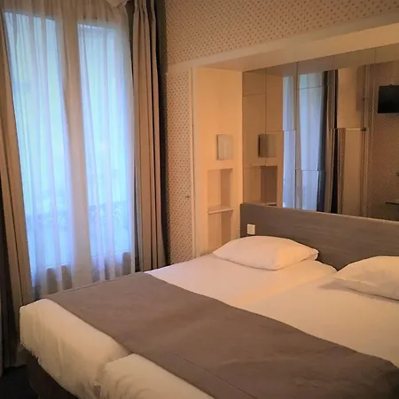 Eiffel Kensington Hotel 2*