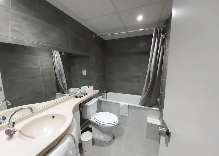 Eiffel Kensington Hotel