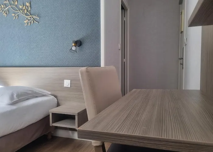 Eiffel Kensington Hotel 2*