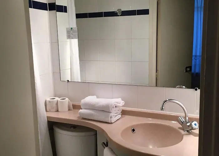 Eiffel Kensington Hotel