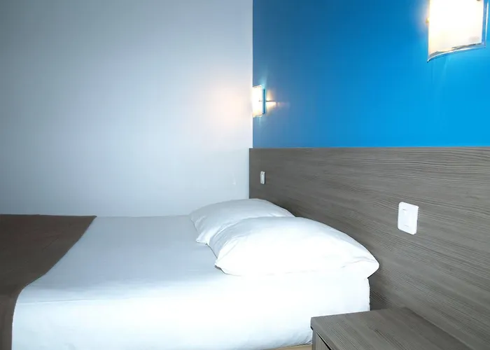 Eiffel Kensington Hotel