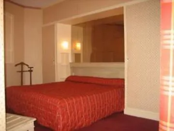 Eiffel Kensington Hotel 2*