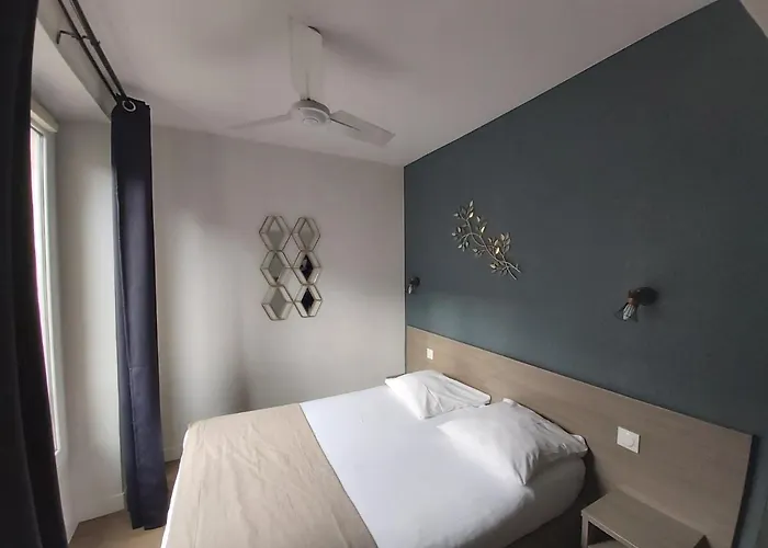 Eiffel Kensington Hotel 2*