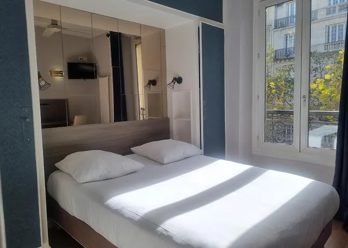 Eiffel Kensington Hotel 2*