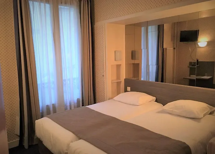 Eiffel Kensington Hotel 2*