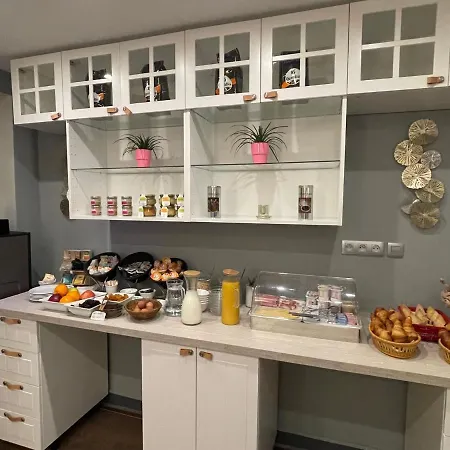 Отель Eiffel Kensington 2*